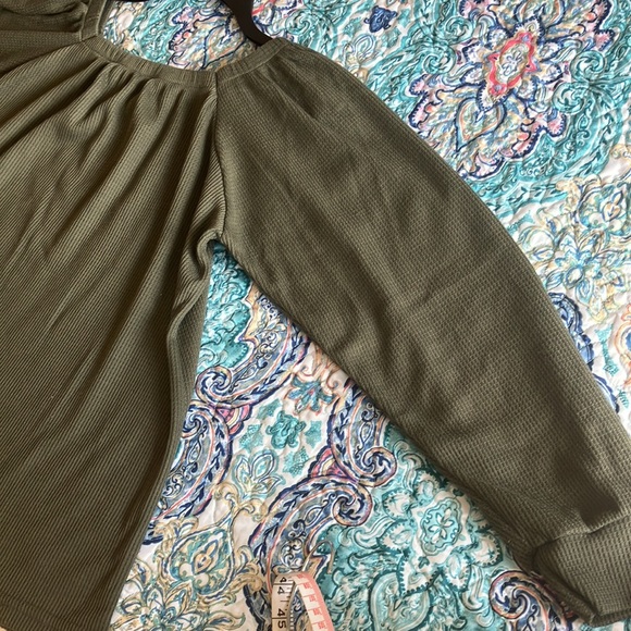 Top - Picture 6 of 9